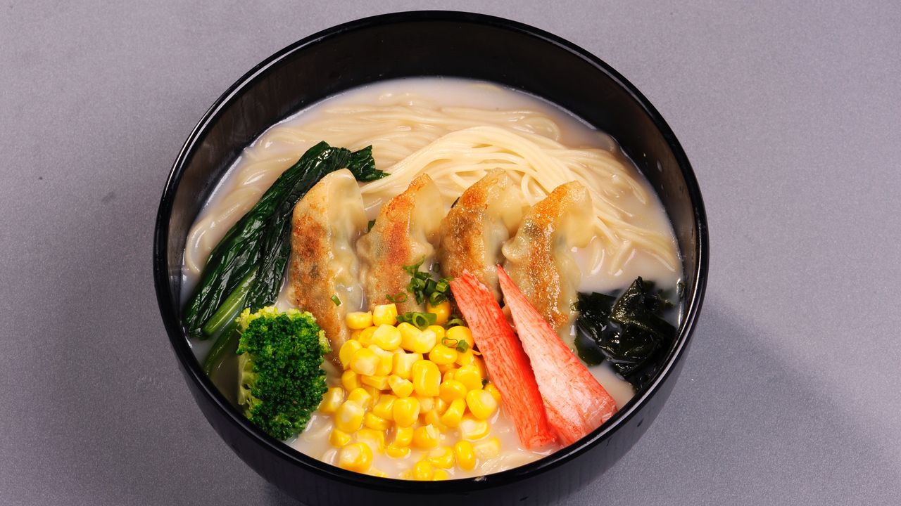 R06. Gyoza With Ramen