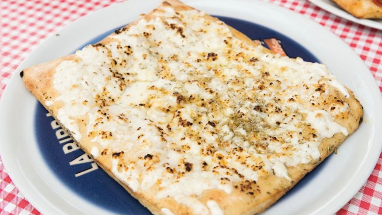 Vegan Cheesy Garlic Pizza Bread