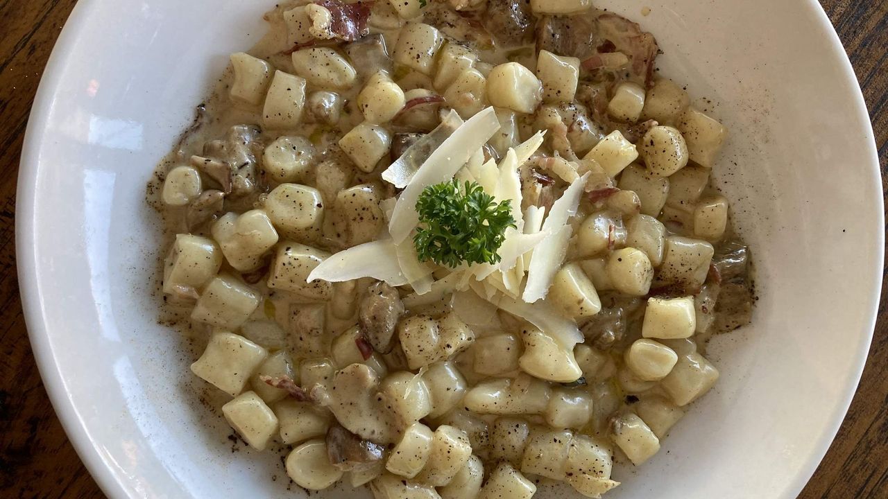 Gnocchi - Pancetta & Porcini Mushroom Sauce (u)