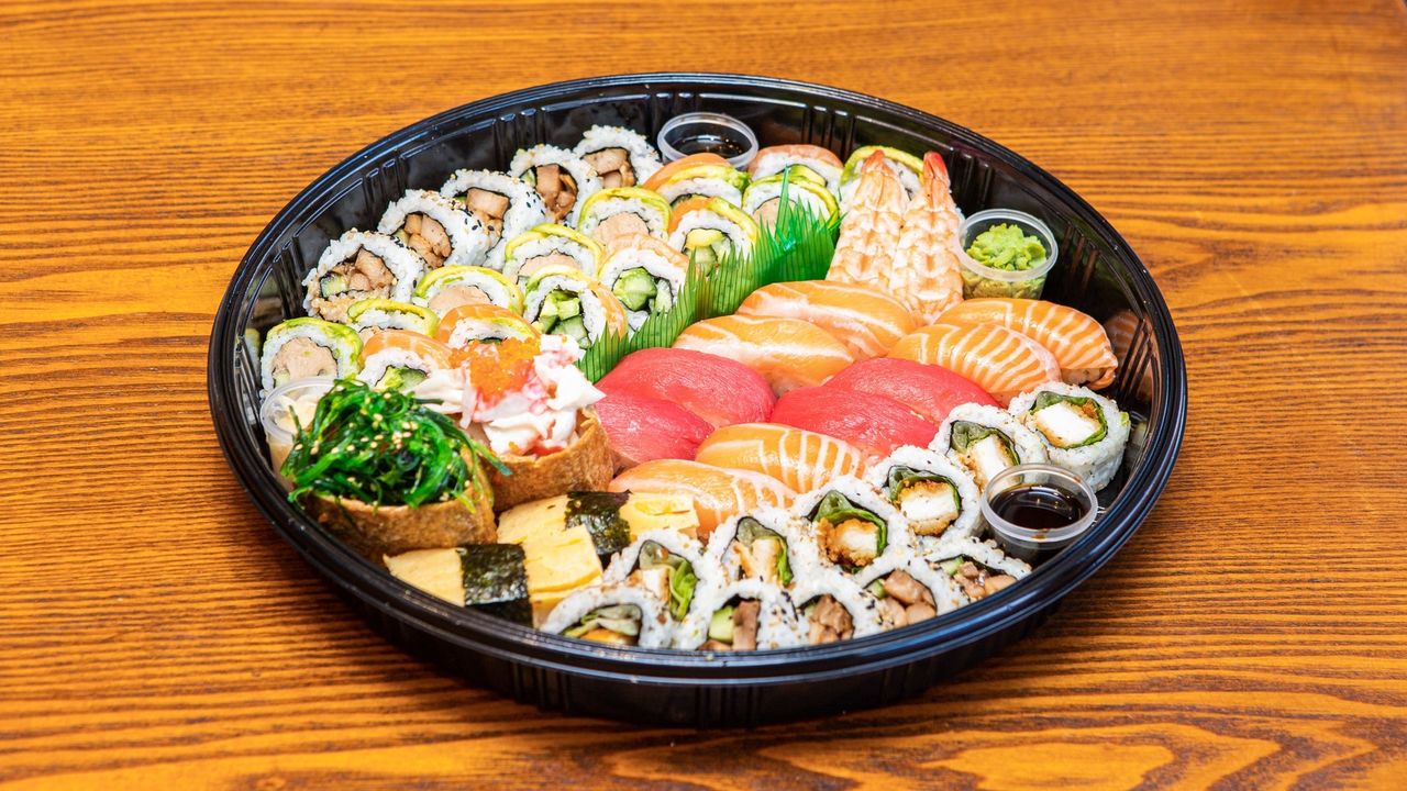 Sushi Deluxe Platter (46 Pieces)