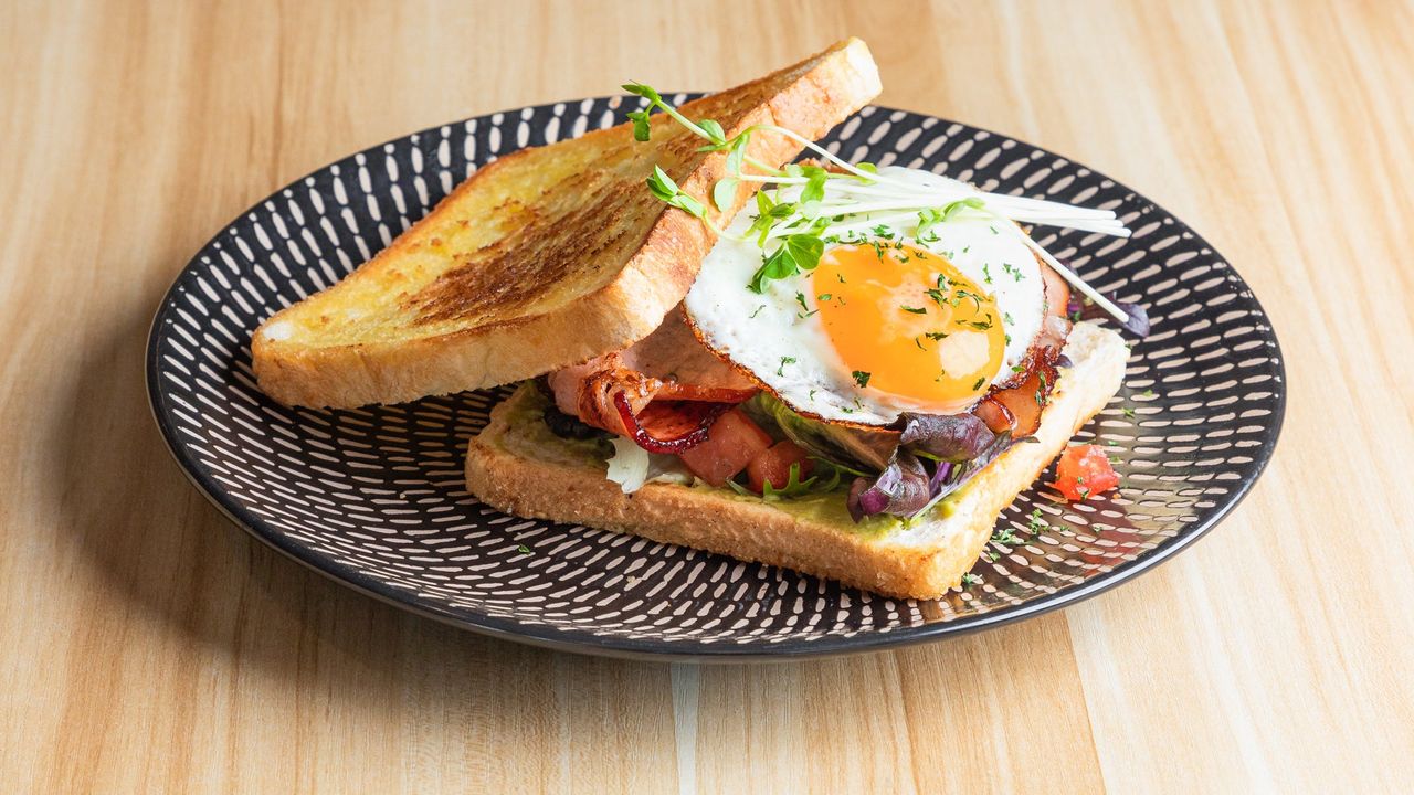 Guacamole Breaky Sandwich