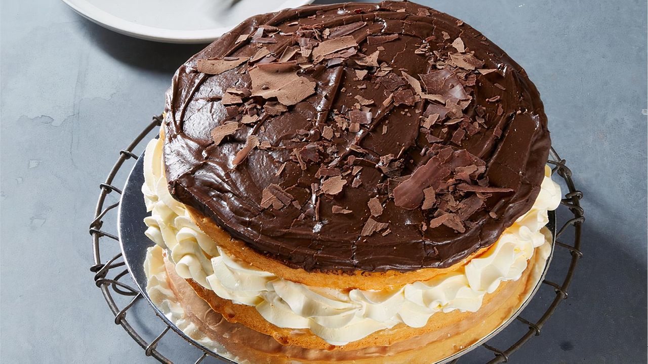 Chocolate Iced Sponge