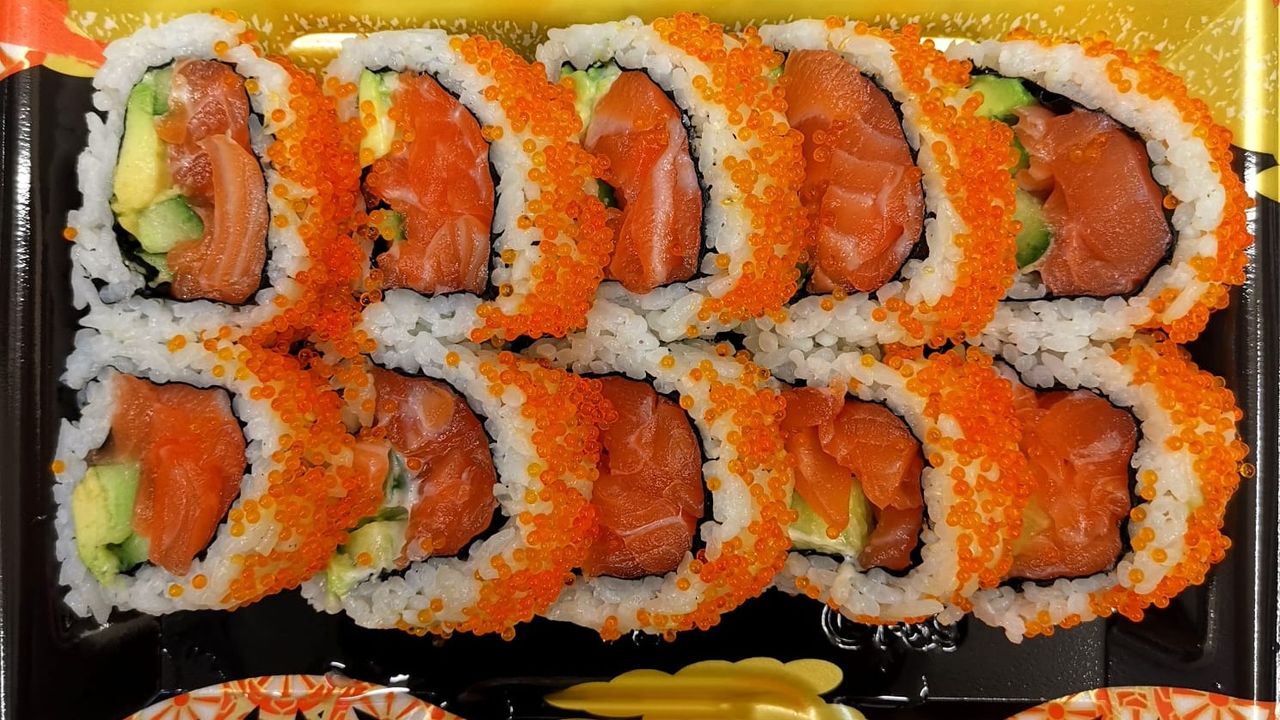 SALMON DELUXE ROLL