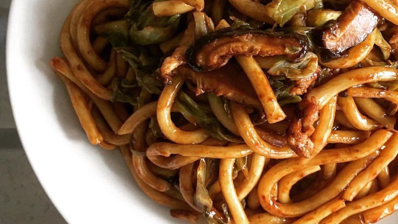 Shanghai Style Fried Noodle with Shredded Pork