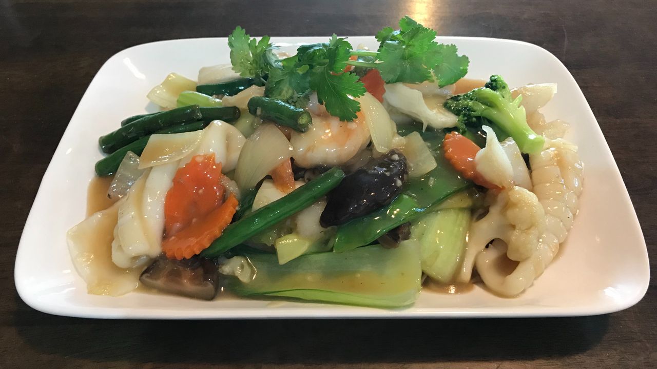 Seafood Fried Egg Noodles