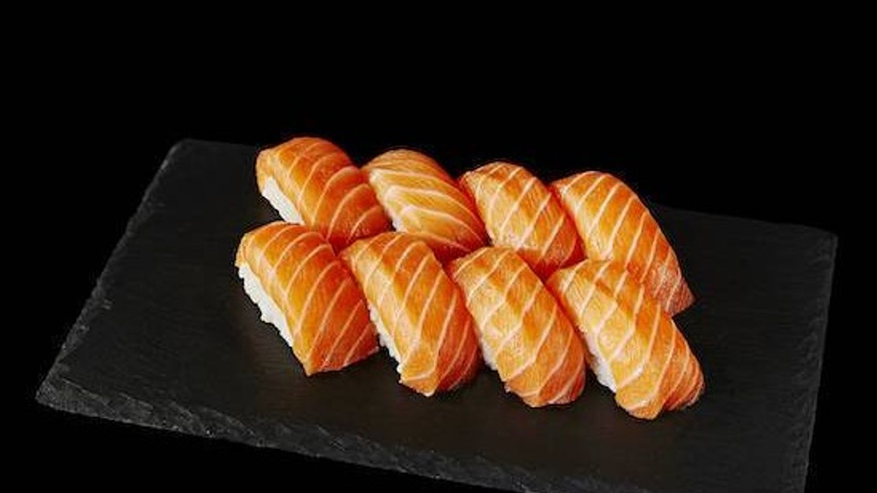 Salmon Sushi Roll (Standard)