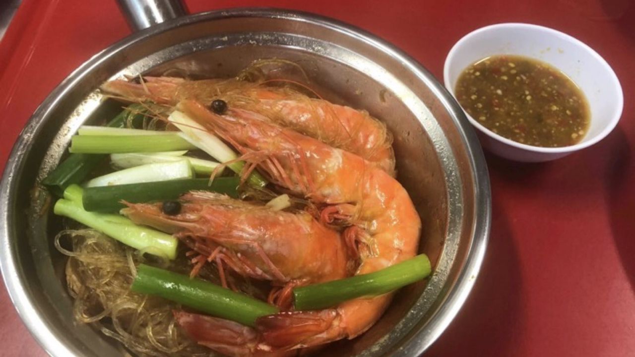 Casseroled with prawns กุ้งอบวุ้นเส้น