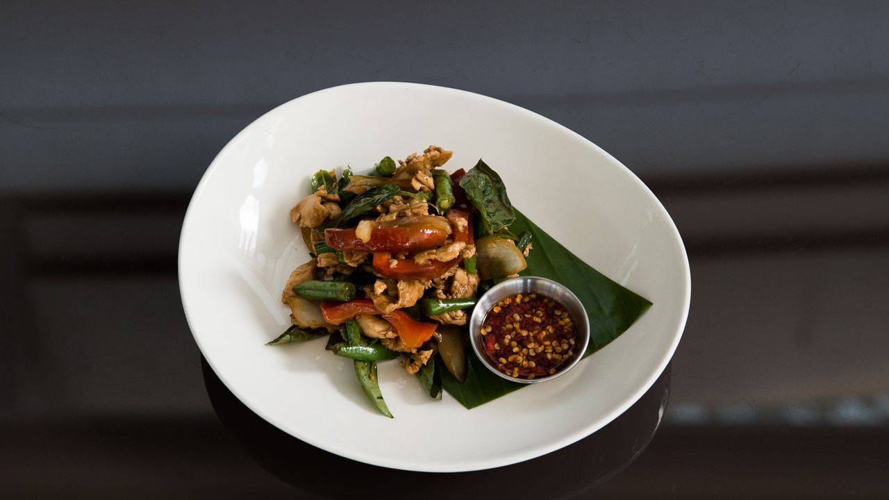 Pad Grapow Chicken (Garlic, Chilli & Basil)