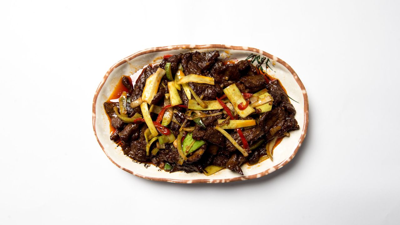 Stir Fried Beef Rice Noodle (干炒牛河)