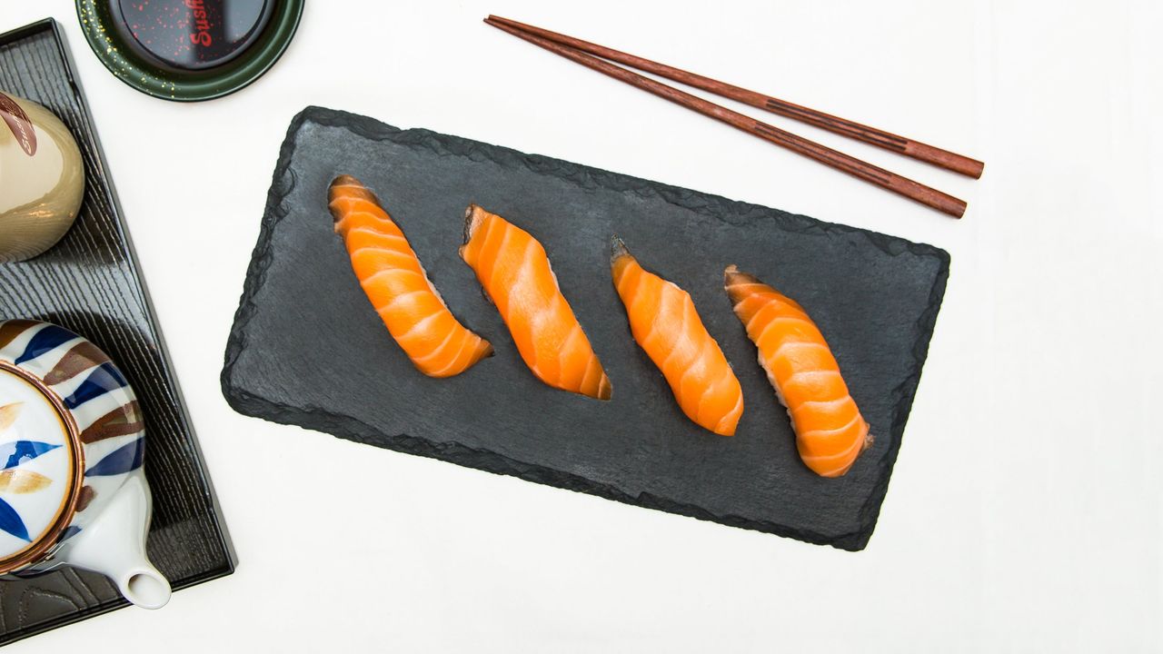 Salmon Nigiri (4 Pieces)