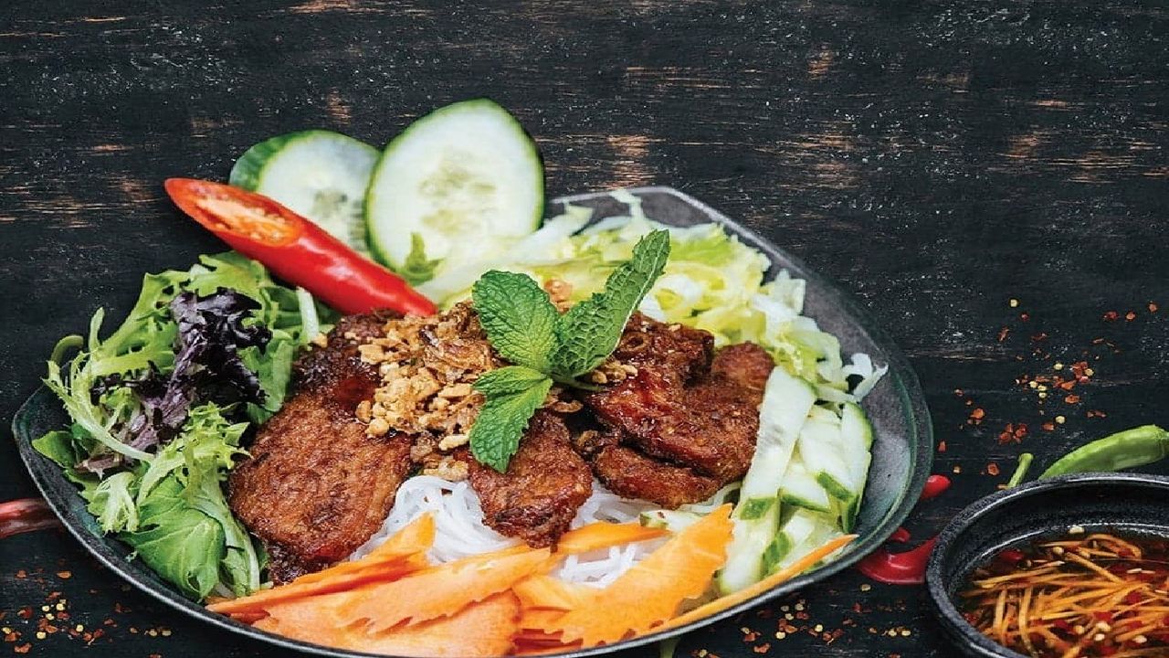 Grilled Pork Chop with Rice Vermicelli