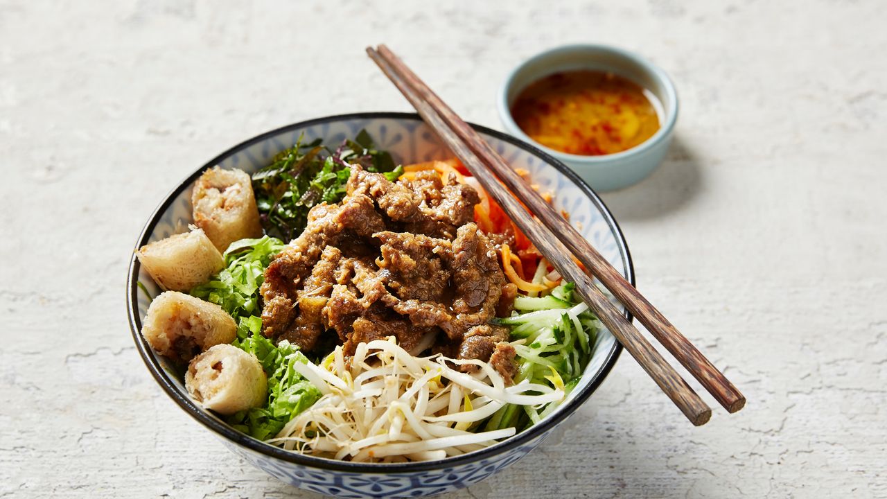 V5. Lemongrass Beef / Bún Bò Xào Sả Ớt