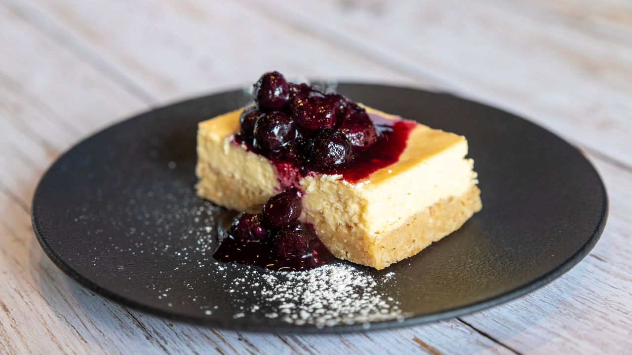 Berry Baked Cheesecake (gf)