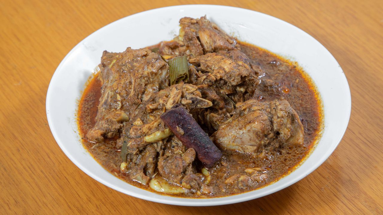 27. Traditional Sri Lankan Chicken Curry