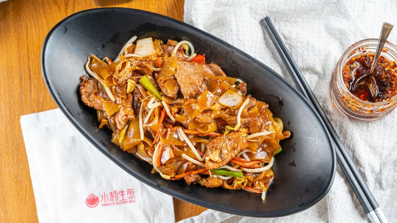 Stir Fried Rice Noodles with Beef