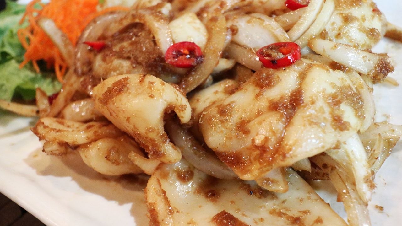 Stir-Fry Squid with Chilli & Lemongrass