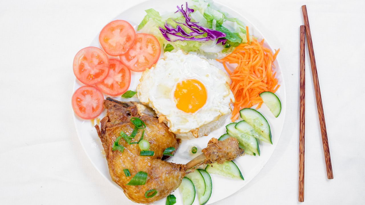 Crispy Chicken with Egg and Steam Rice