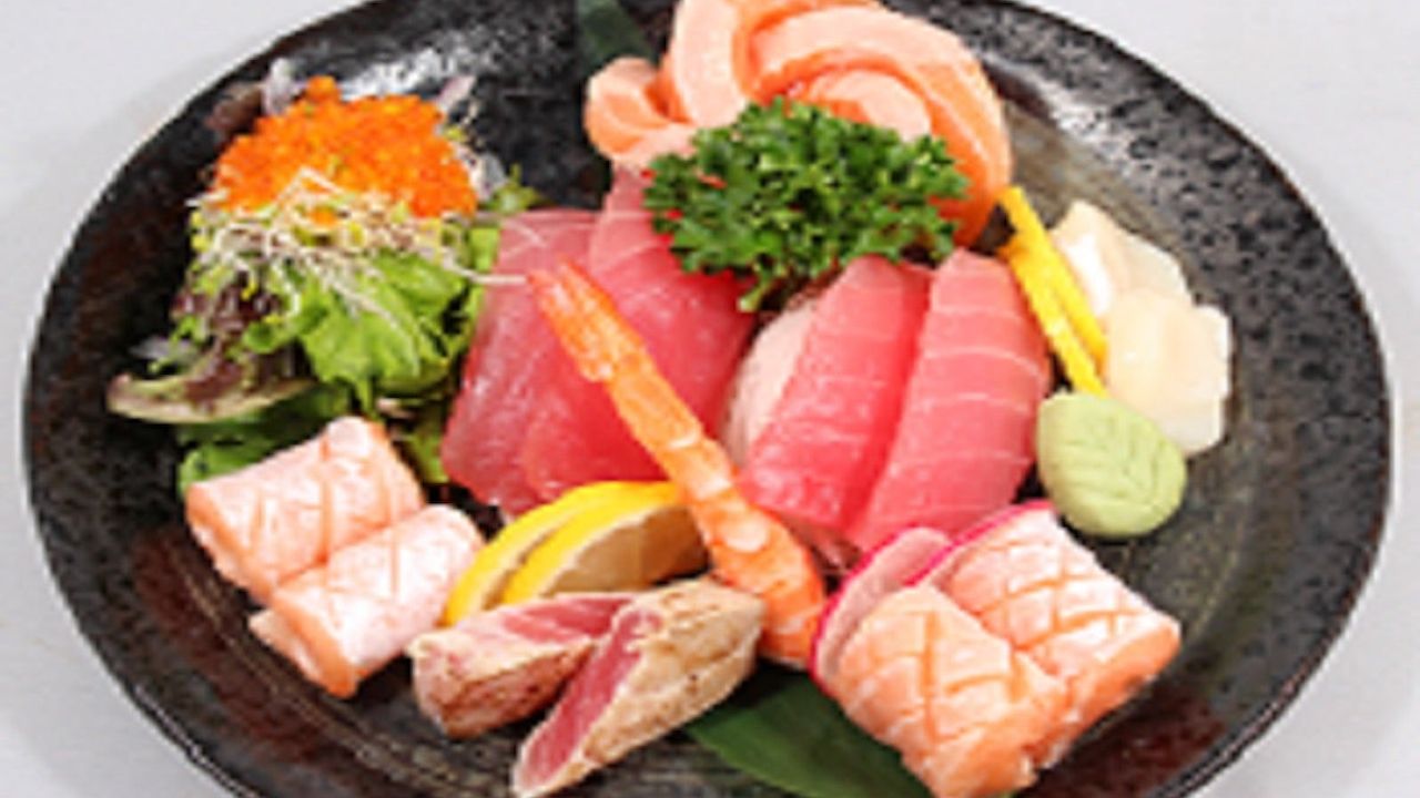 Special Sashimi (16 Pcs)