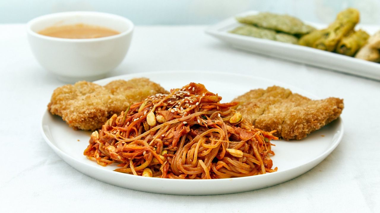 Pork Cutlet and Spicy Chewy Noodles Set