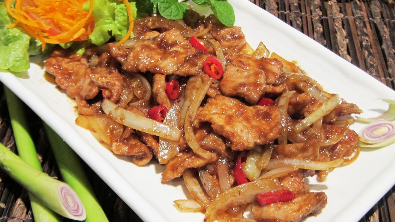 Stir-Fry Pork with Chilli & Lemongrass
