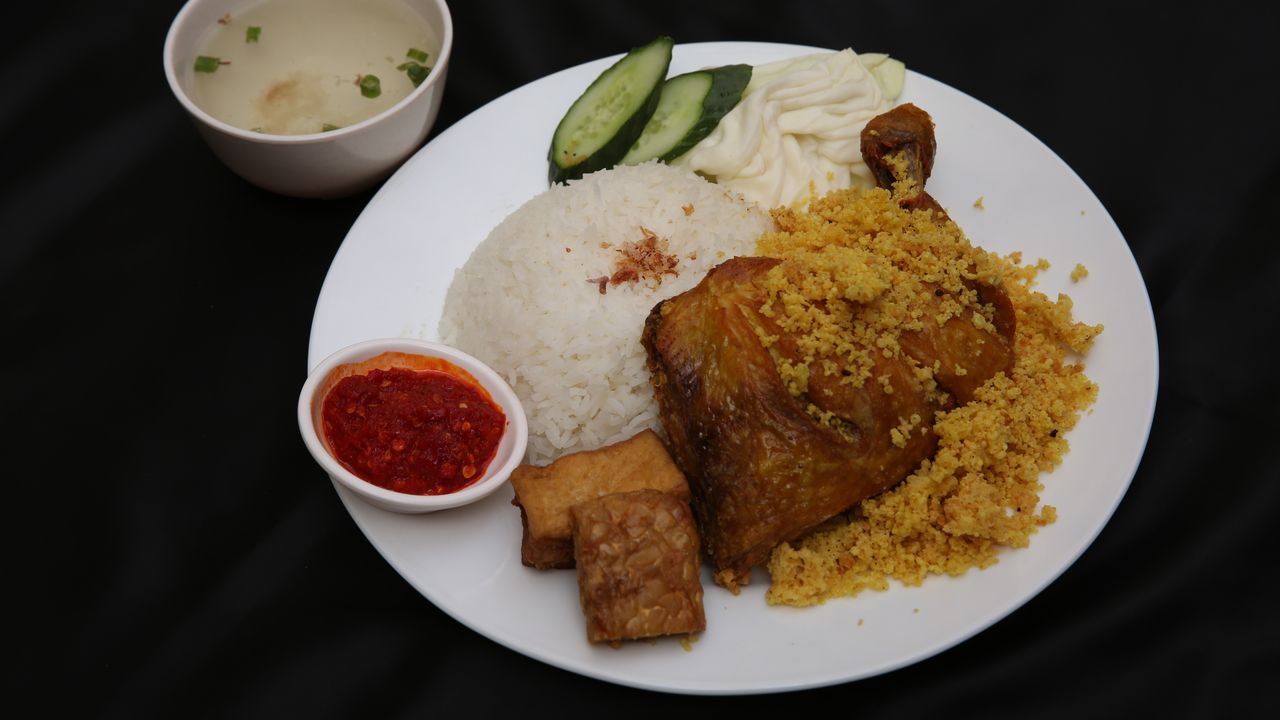 Nasi Uduk Ayam Kremes