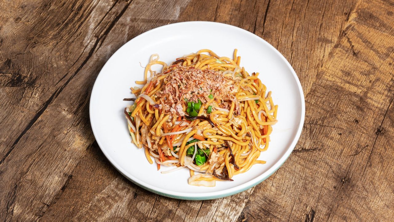 Fried Noodles with Beef 蜜椒牛肉炒面