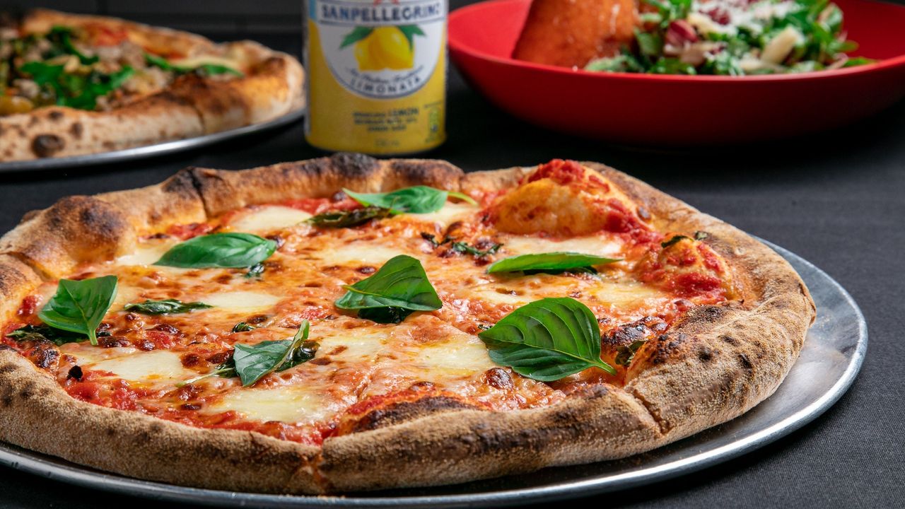 12" Giovanni's Margherita Pizza