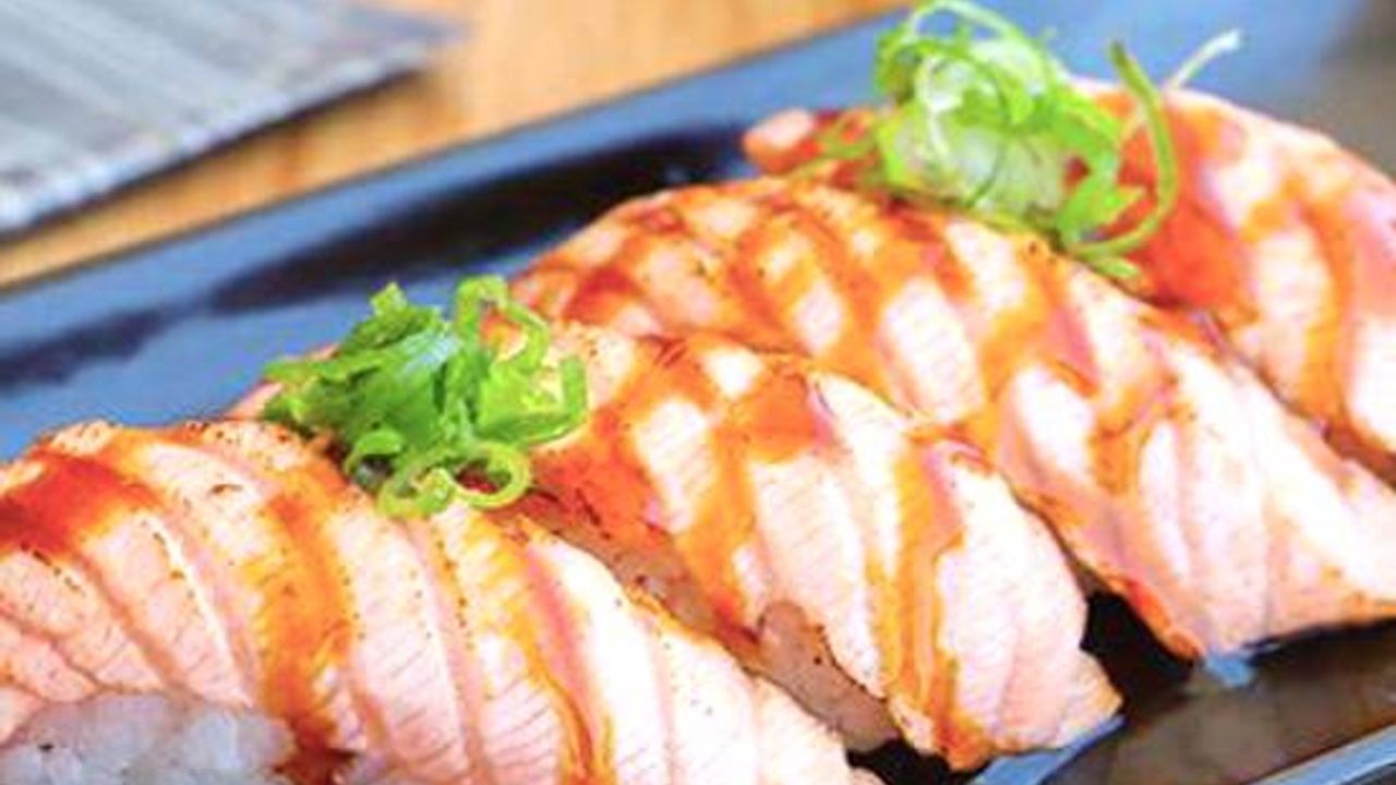 Salmon Aburi Nigiri (4pcs)