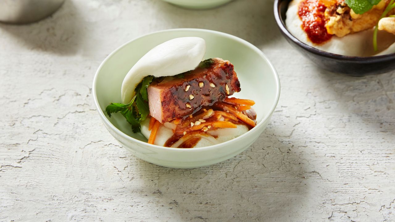 B7. Bbq Pork Patty / Bánh Bao Kẹp Nem Nướng