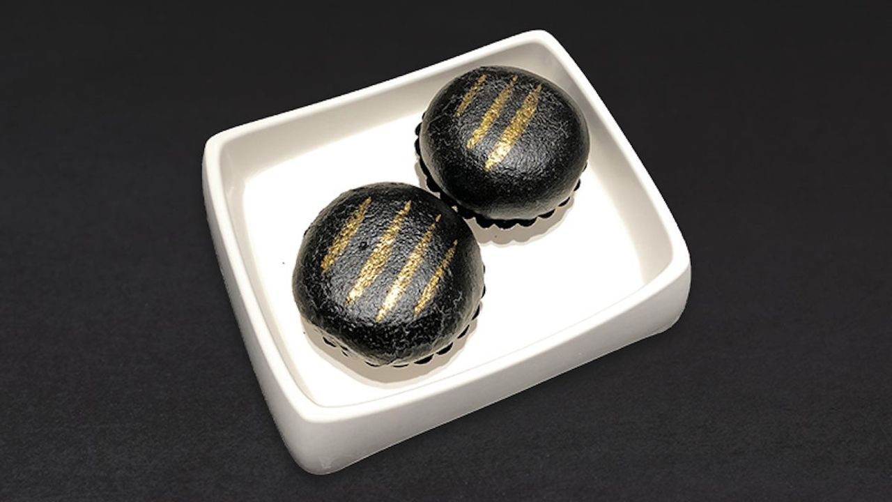 Black Gold Egg Custard Bun (2 Pieces)