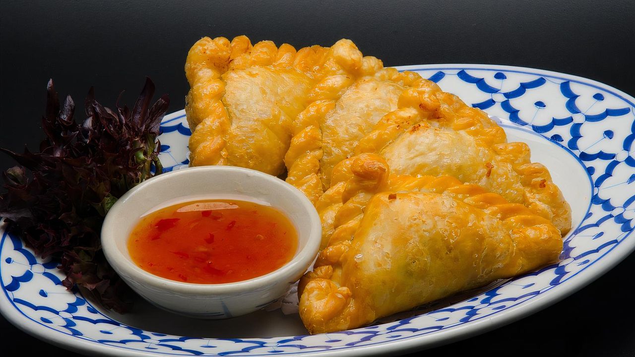 7. Chicken Curry Puff (4pcs)