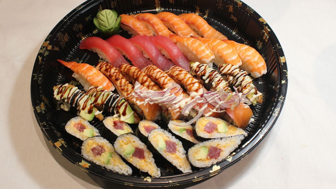 Combination Sushi party platter