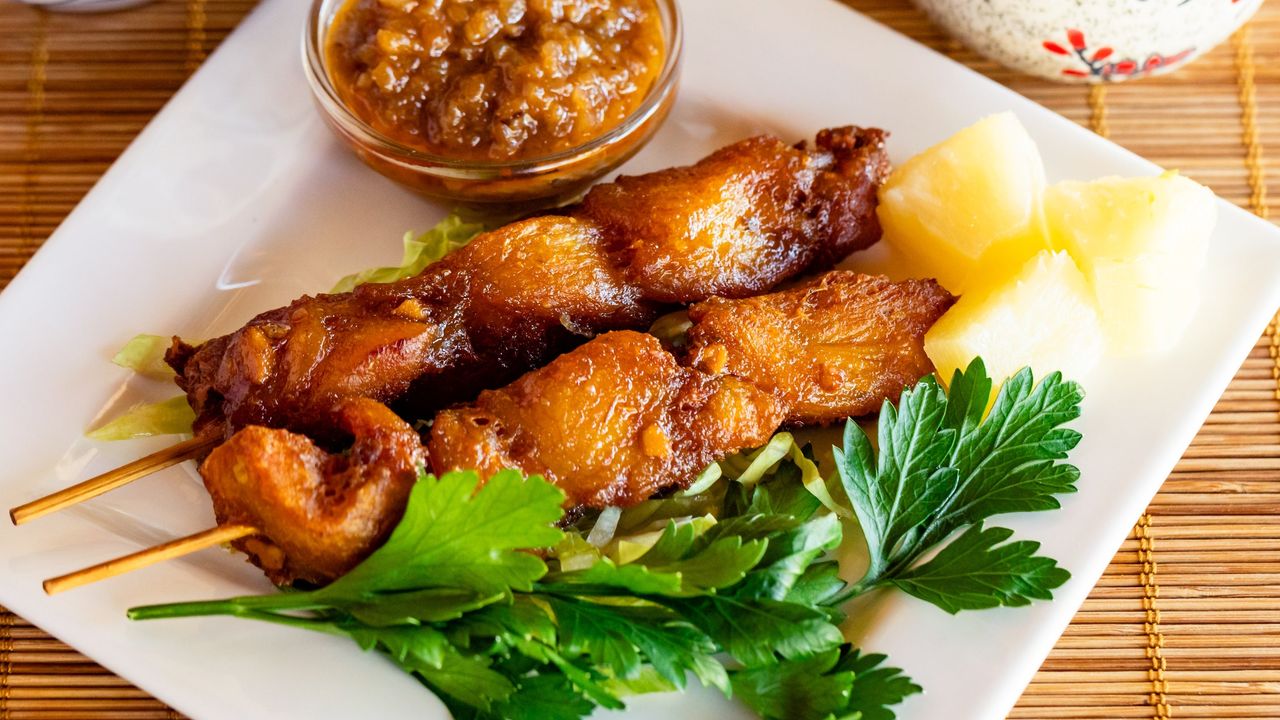 Satay Chicken on Skewers (2 Pieces)