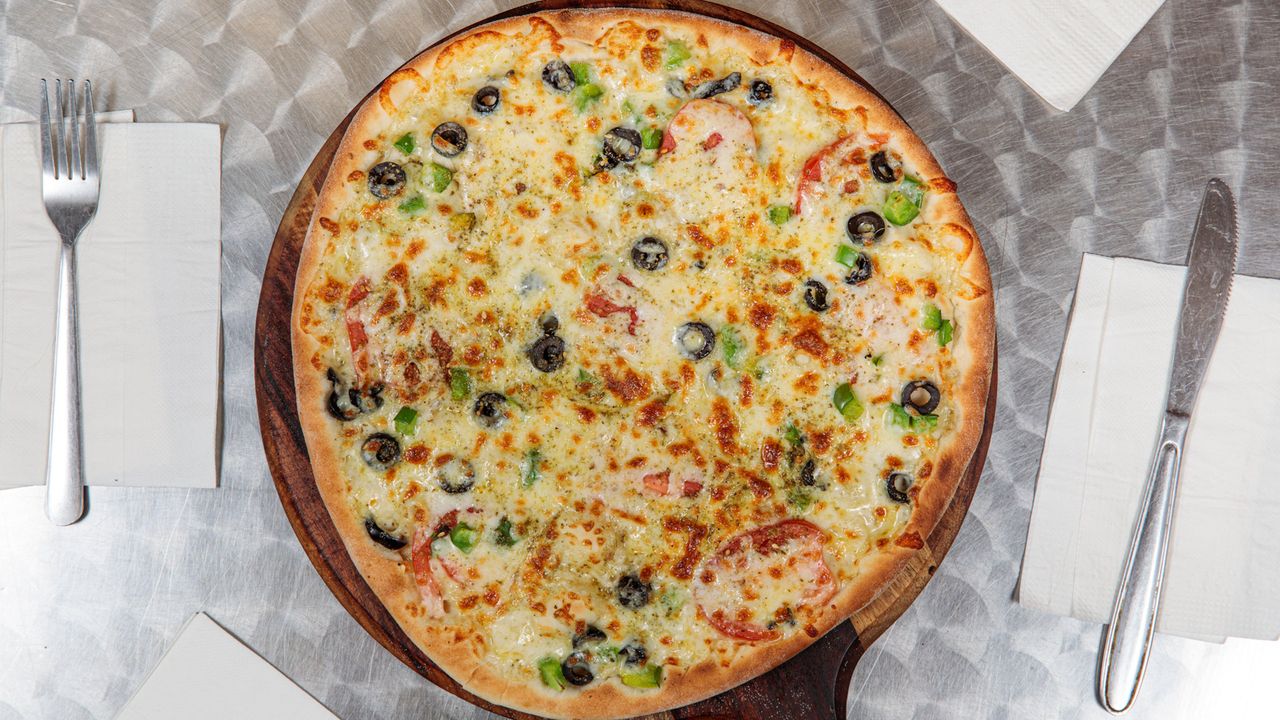 Cheese & Veggies Pizza