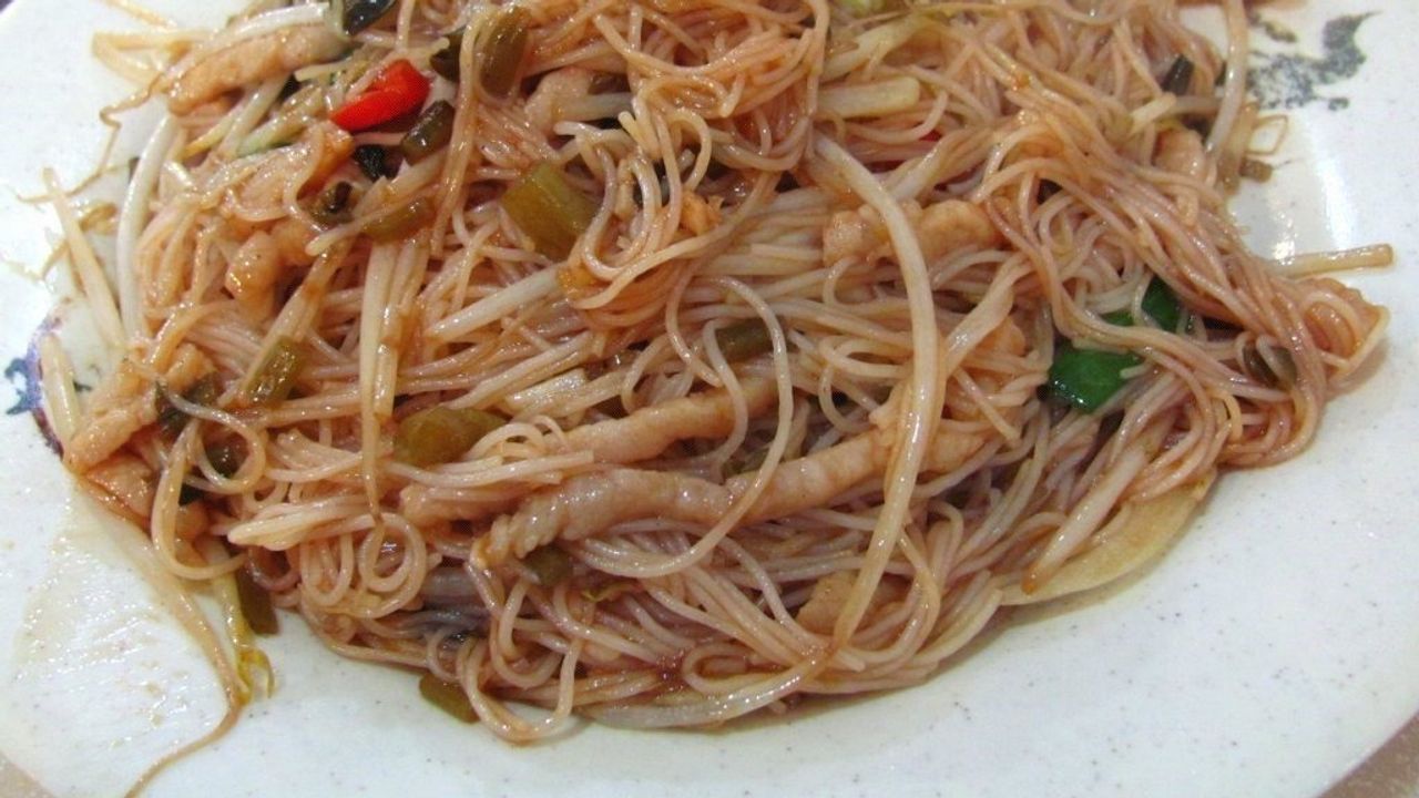 Wok Tossed Vermicelli with Shredded Pork & Vegetable