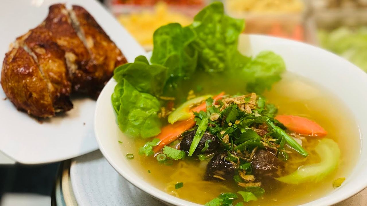 Crispy Chicken Egg Noodle Soup