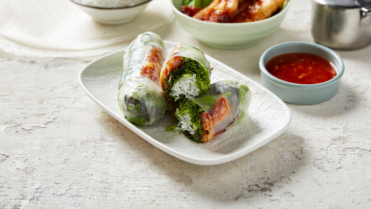 R4. Hanoi Prawn / Gỏi Cuốn Nem Rán Tôm Thịt