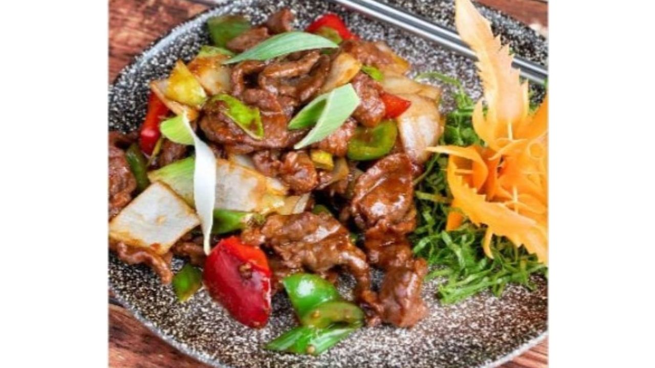 Mongolian Beef on Rice (N)