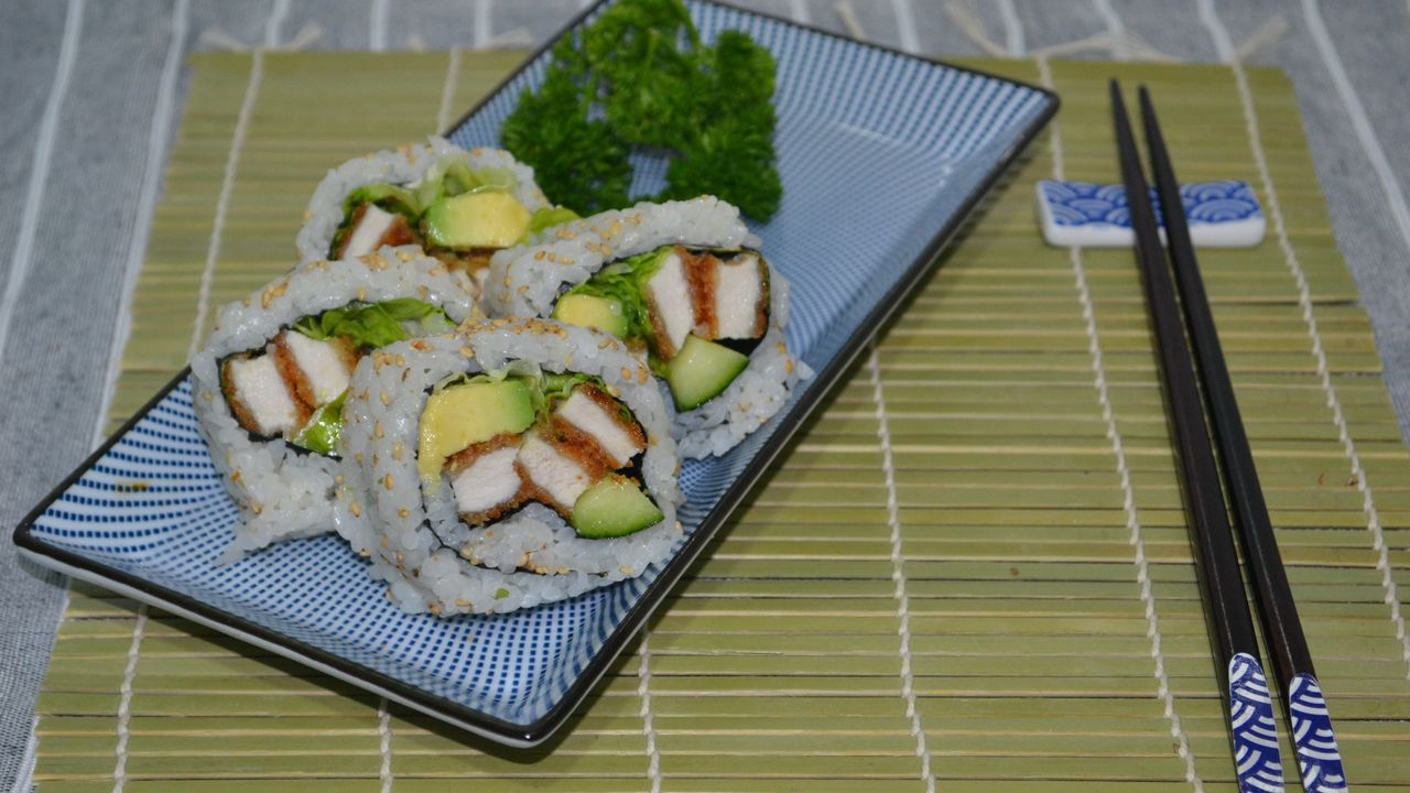Crumbed Chicken & Lettuce Roll (4pc)