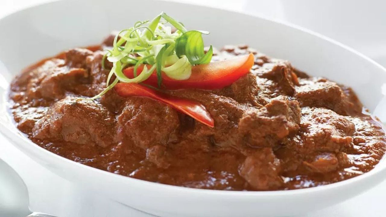 Lamb Rogan Josh , Steam Rice & Garlic Naan