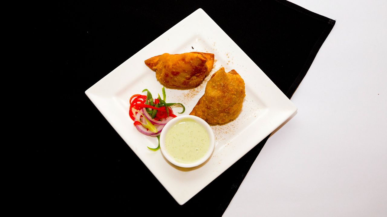 Veg Samosa (2 Pieces)(V)