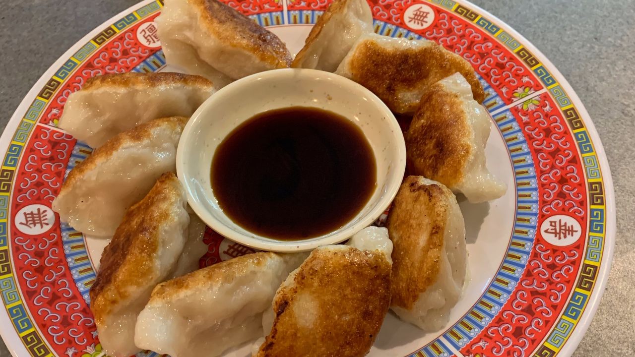 Pan-Fried Dumplings (10pc)