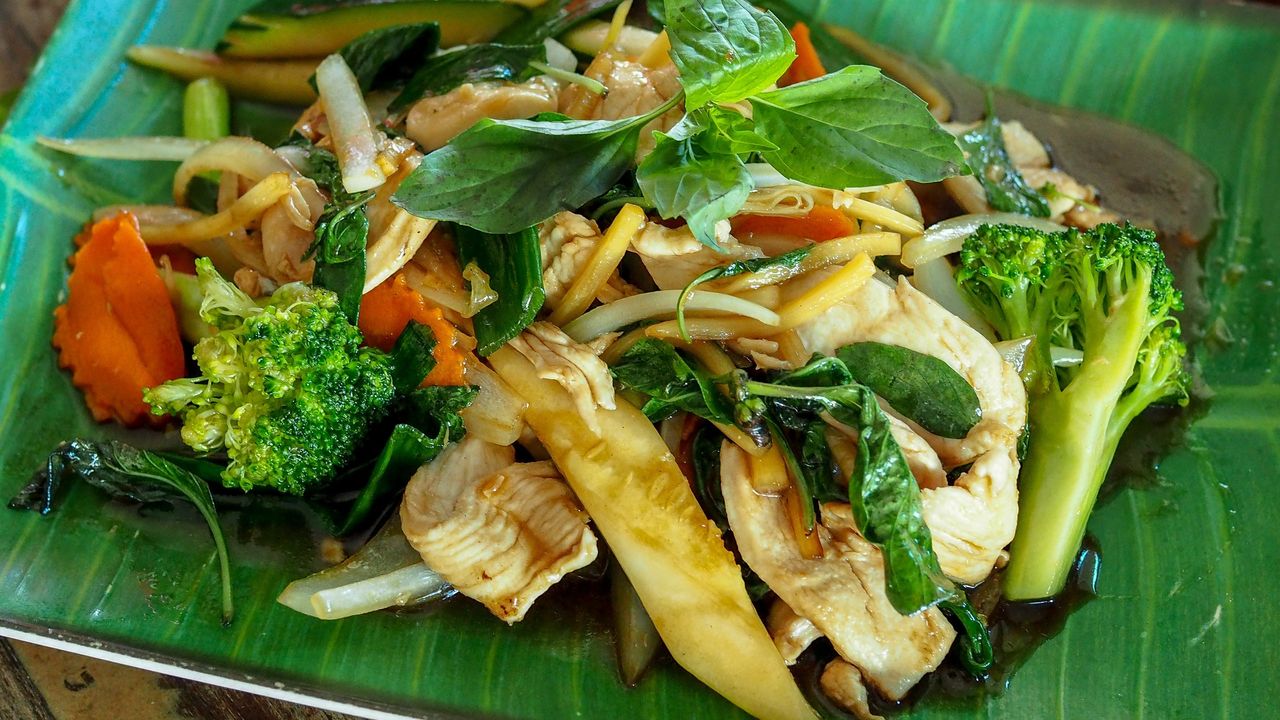 Chicken w/ Chilli & Sweet Basil