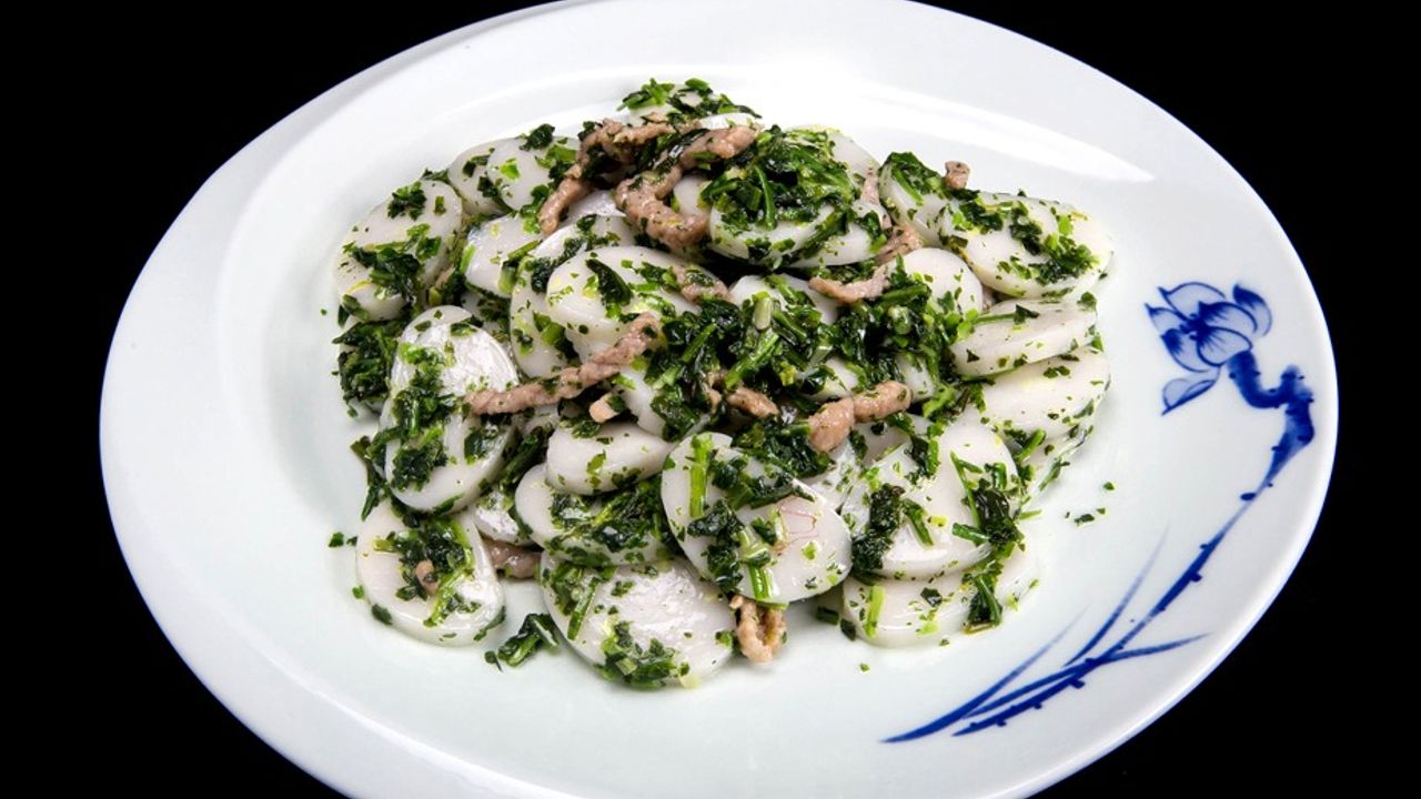 J14. Stir Fried Rice Cake with shepherd's Purse Greens & Shredded Pork