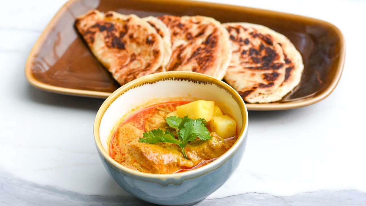 Curry Chicken Roti Prata