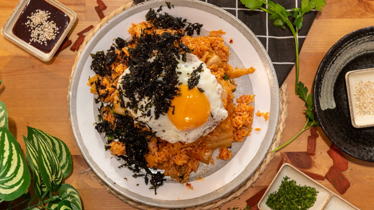 Kimchi Bbokeum Bab