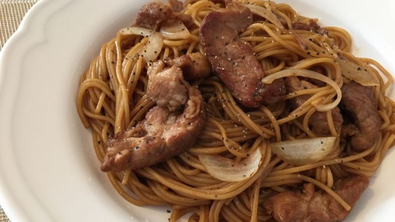 Stir Fried Beef in Black Pepper Sauce with Spaghetti Noodle
