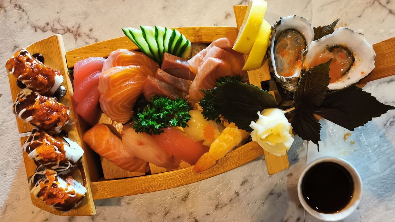 Sushi & Sashimi Entree S308
