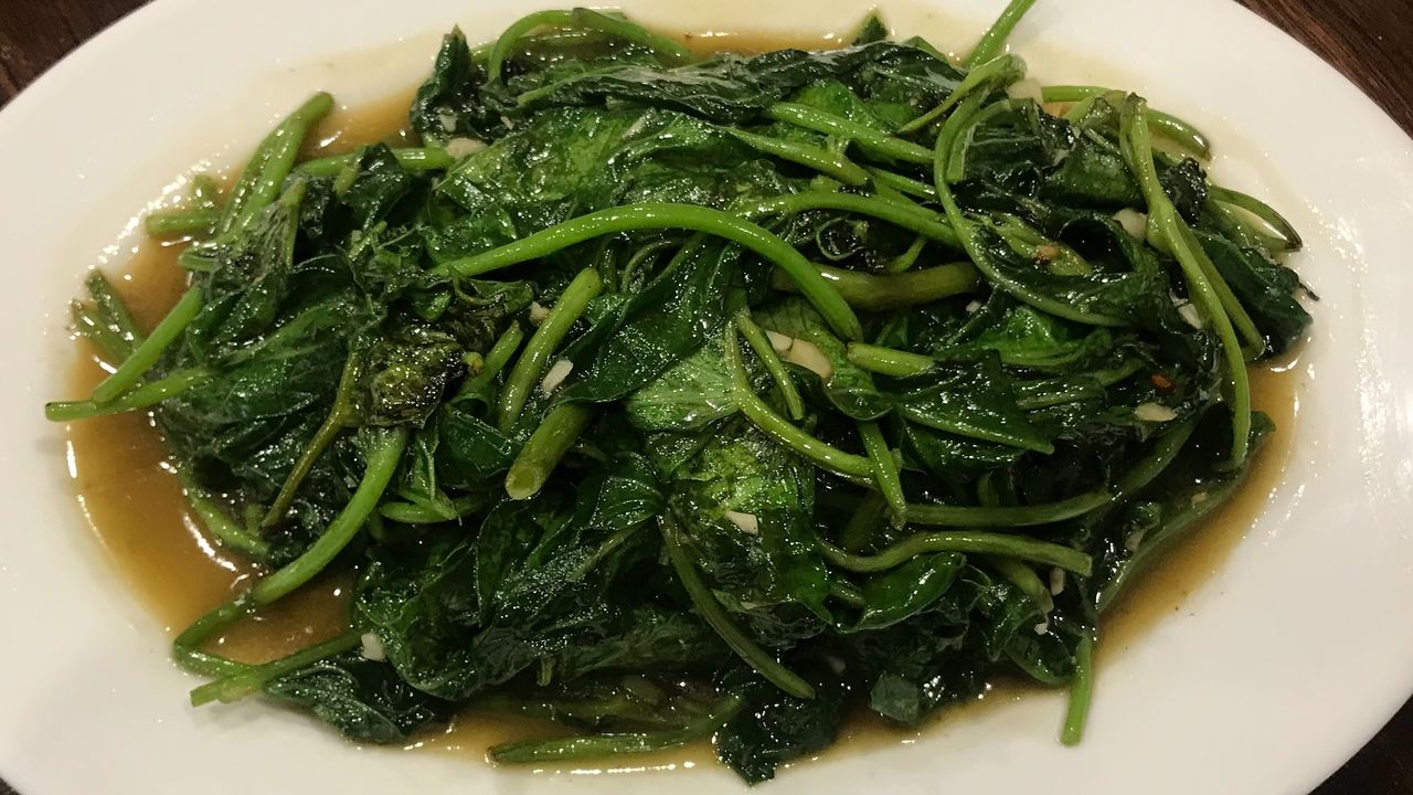 Stir Fried Kang Koog with Garlic Sauce