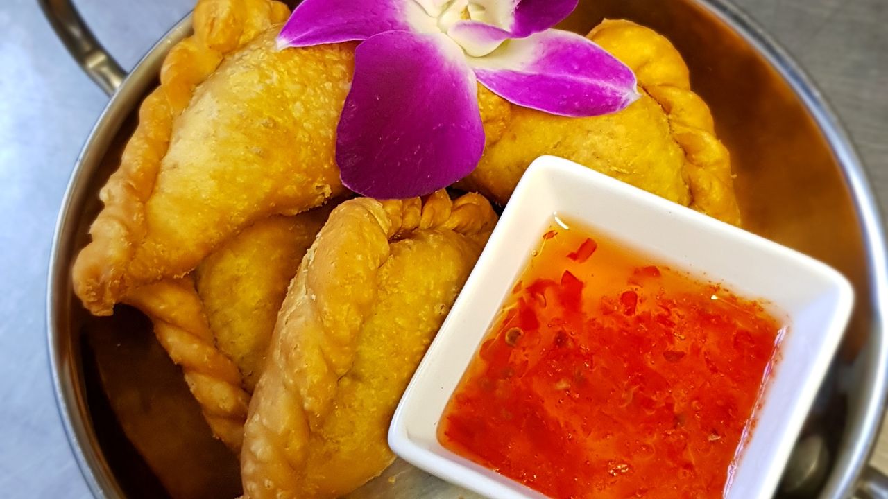 3. Vegetarian Curry Puffs (4 pcs.)
